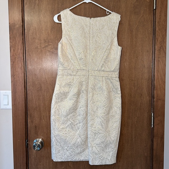 NWOT Ellen Tracy Cream & Metallic Gold Sleeveless Floral Pattern Jacquard Dress - Picture 5 of 9